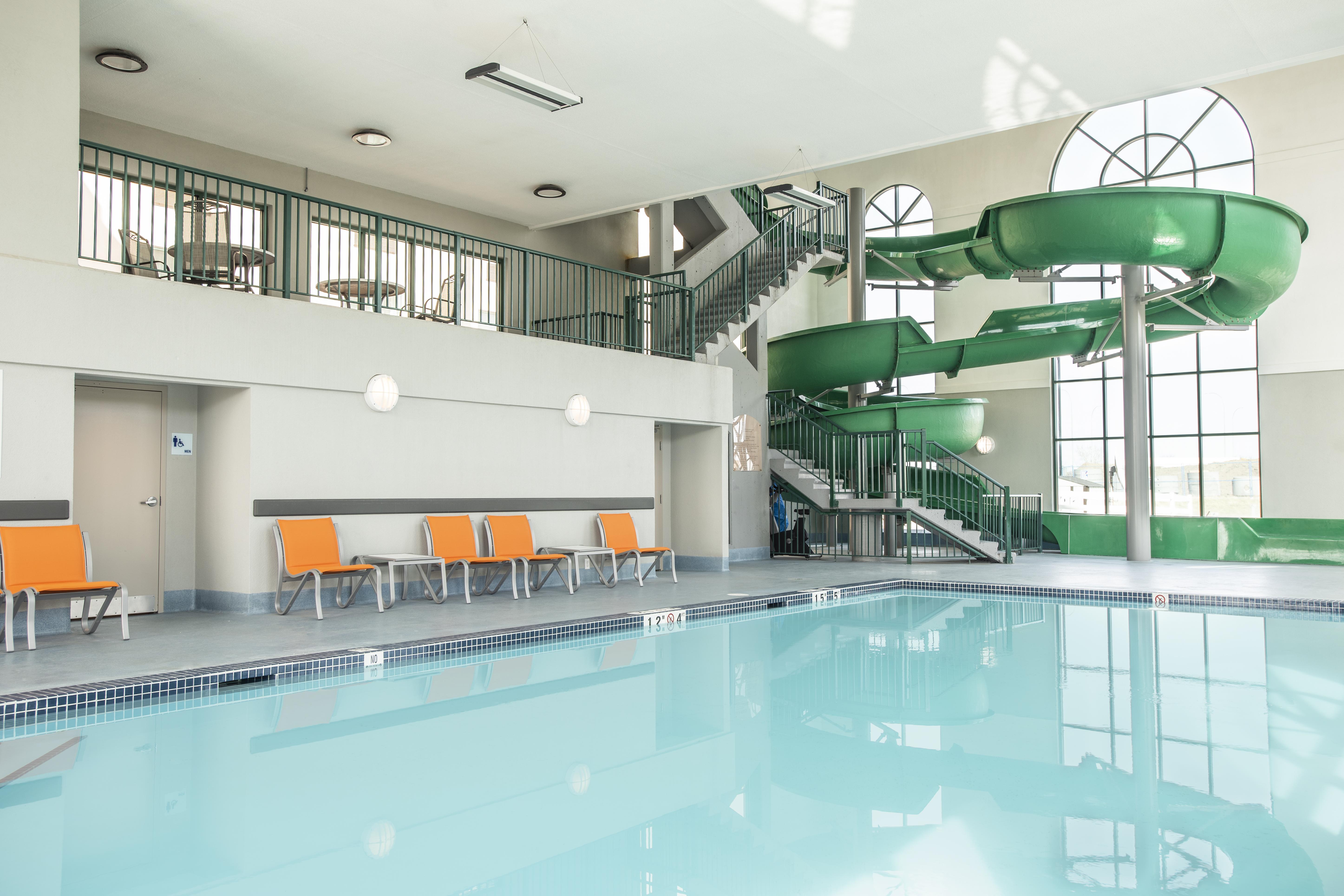 Holiday Inn Express & Suites Medicine Hat By Ihg Exterior foto
