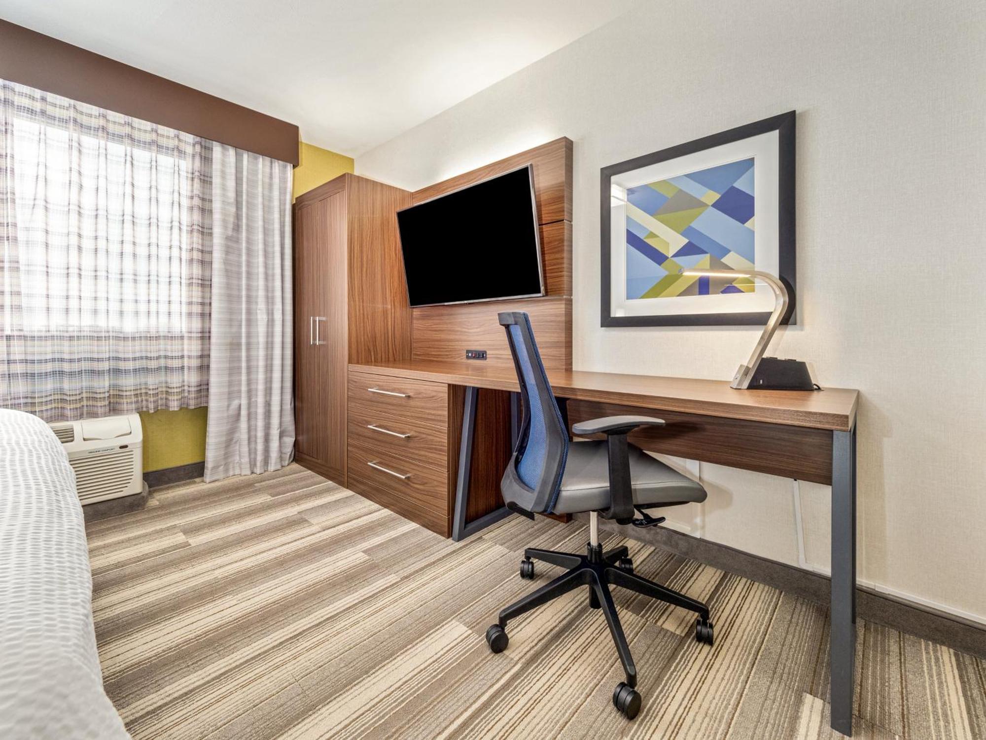 Holiday Inn Express & Suites Medicine Hat By Ihg Exterior foto