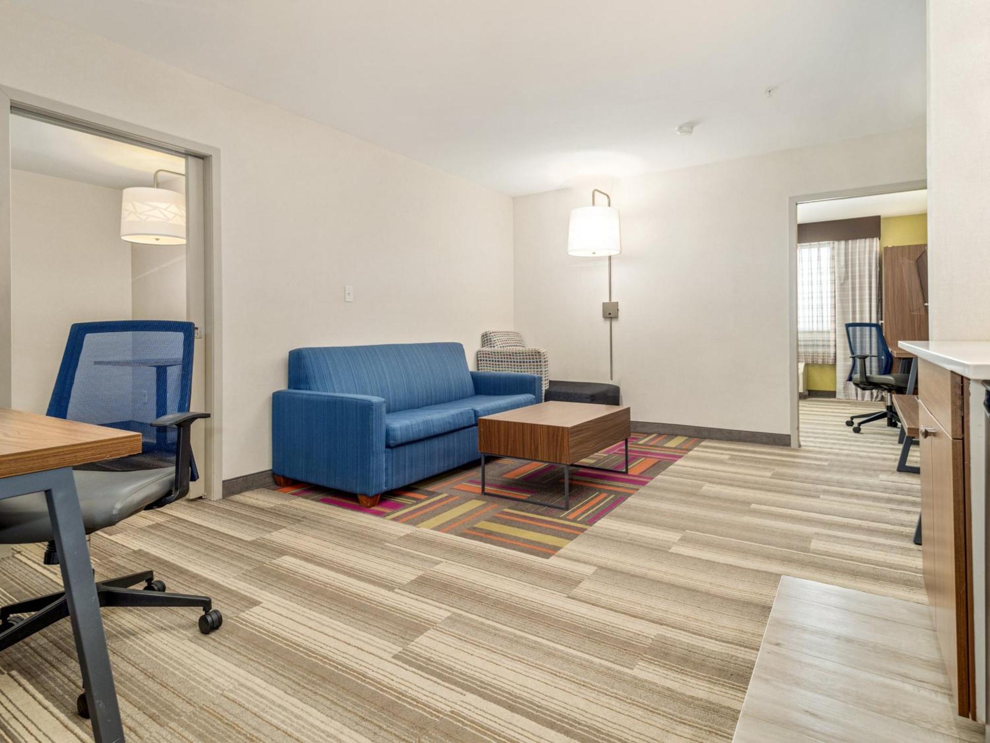 Holiday Inn Express & Suites Medicine Hat By Ihg Exterior foto