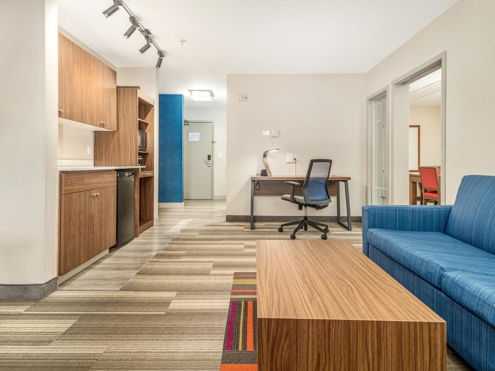 Holiday Inn Express & Suites Medicine Hat By Ihg Exterior foto