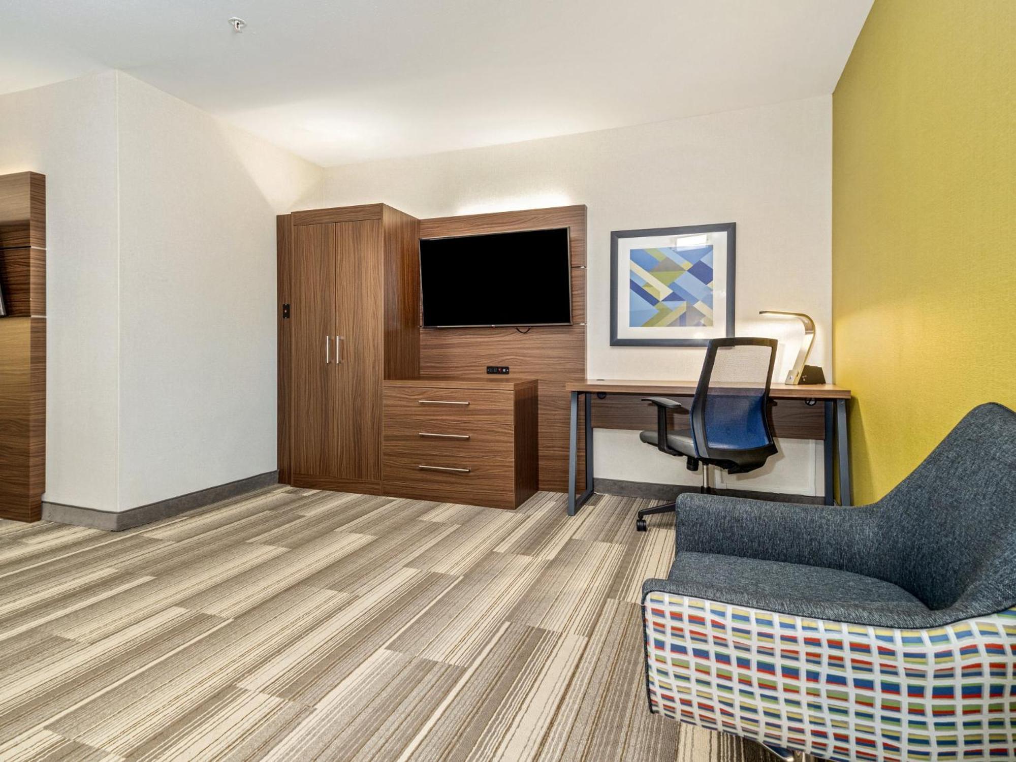 Holiday Inn Express & Suites Medicine Hat By Ihg Exterior foto