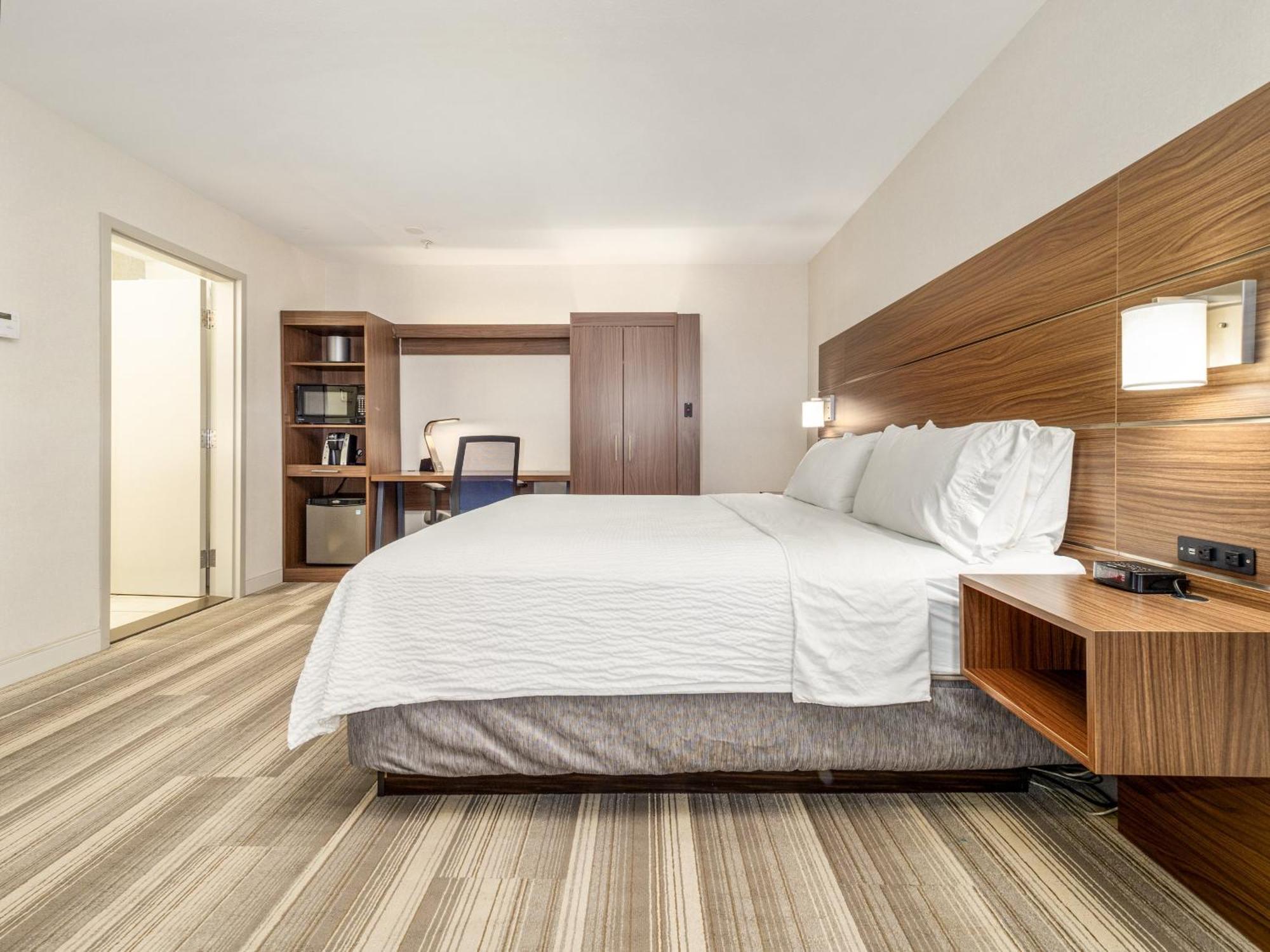 Holiday Inn Express & Suites Medicine Hat By Ihg Exterior foto